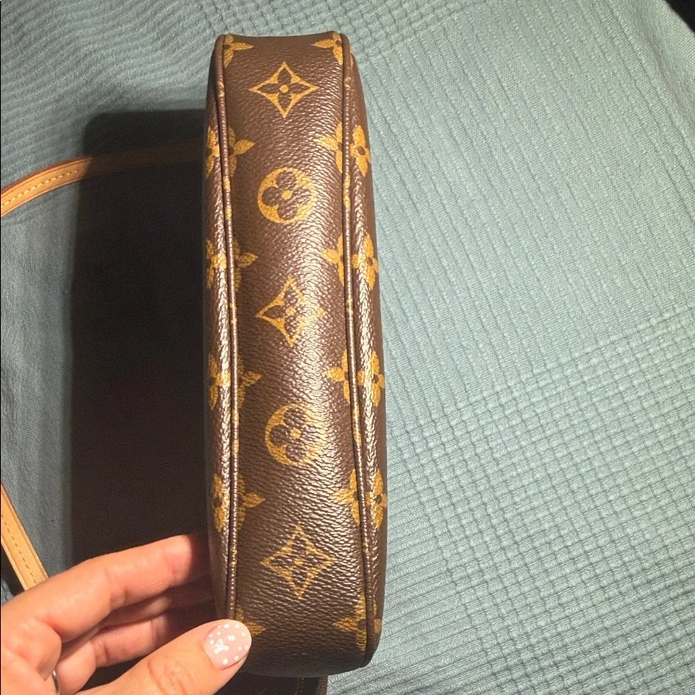 Louis Vuitton Tan and Brown Monogram Shoulder Bag - Picture 7 of 9